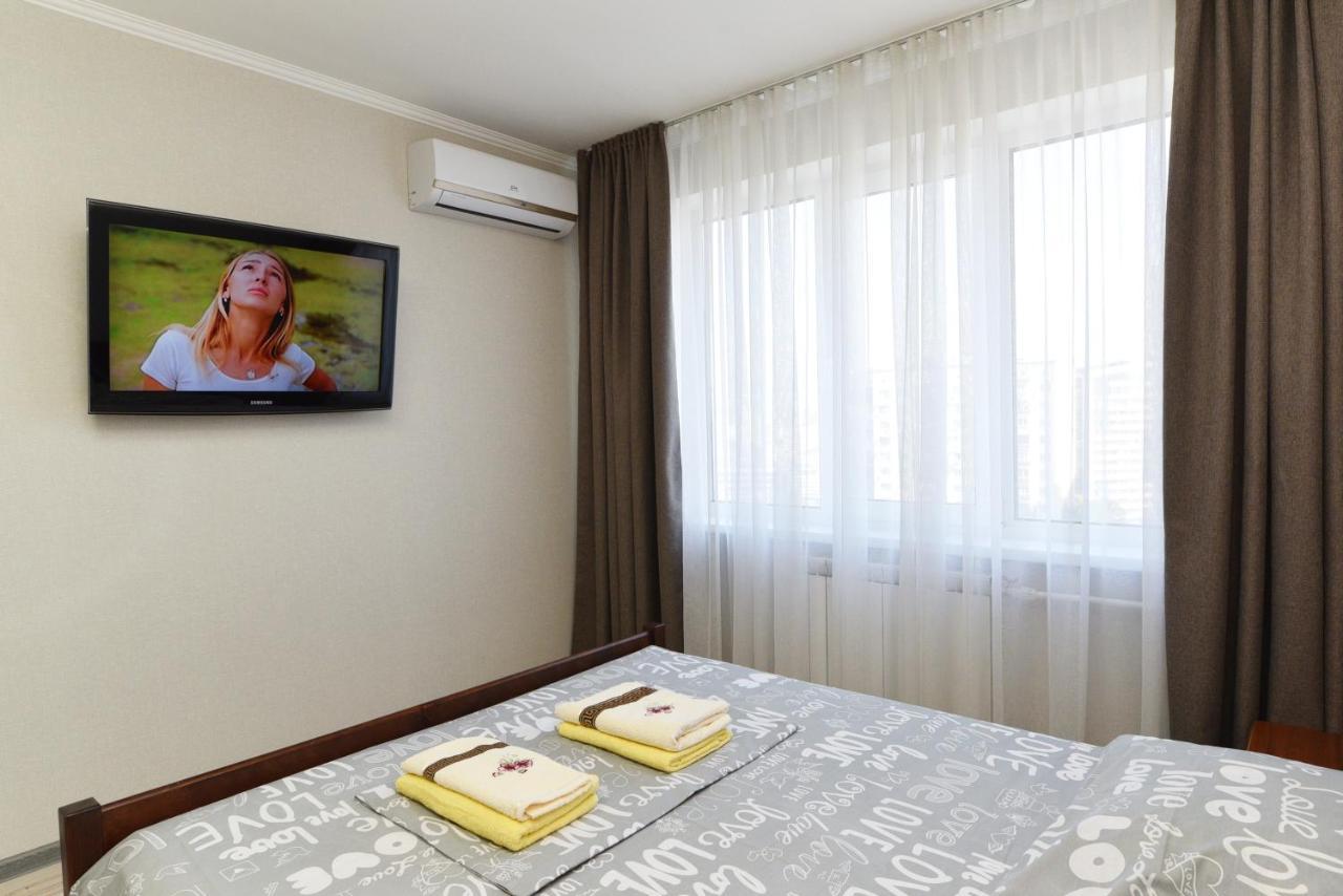 Apartament On Vasylia Lypkivskoho 24 Kiev Esterno foto