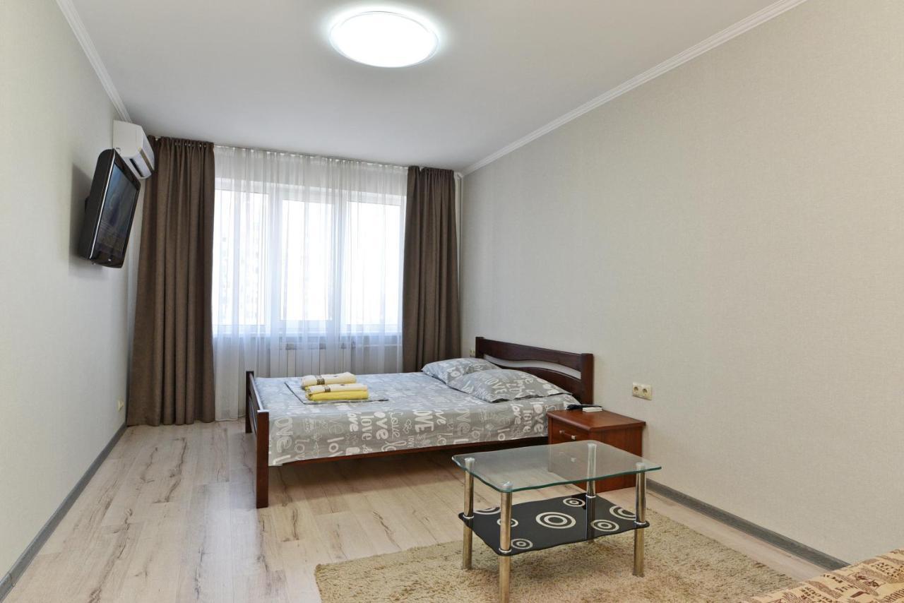 Apartament On Vasylia Lypkivskoho 24 Kiev Esterno foto